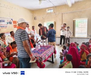 आज जेठवाई रोड भील बस्ती के सभा भवन में आदरणीय हमारे यशवी प्रधानमंत्री नरेंद्र जी मोदी साहब की गिनाई उपलब्धियां 11 साल पूर्ण होने पर नगर अध्यक्ष द्वारा रखवाया गया तमाम मातृशक्ति ने युवाओं ने पिता तुल्य बुजुर्गों ने और बच्चों ने भाग लिया और साथ में मेडिकल टीम द्वारा न्यू शुल्क दवाई भी वितरण की गई तम्मा भाजपा कार्यकर्ता पदाधिकारी संगठन के वरिष्ठ कार्यकर्ता उपस्थित रहे🙏🏿 जय भारत माता🙏🏿 जय श्री राम🙏🏿🙏🏿