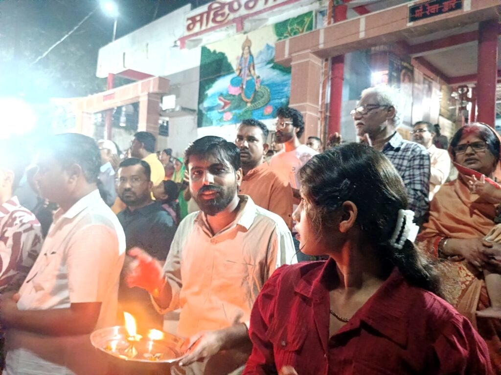 महिष्मति घाट पर आरती