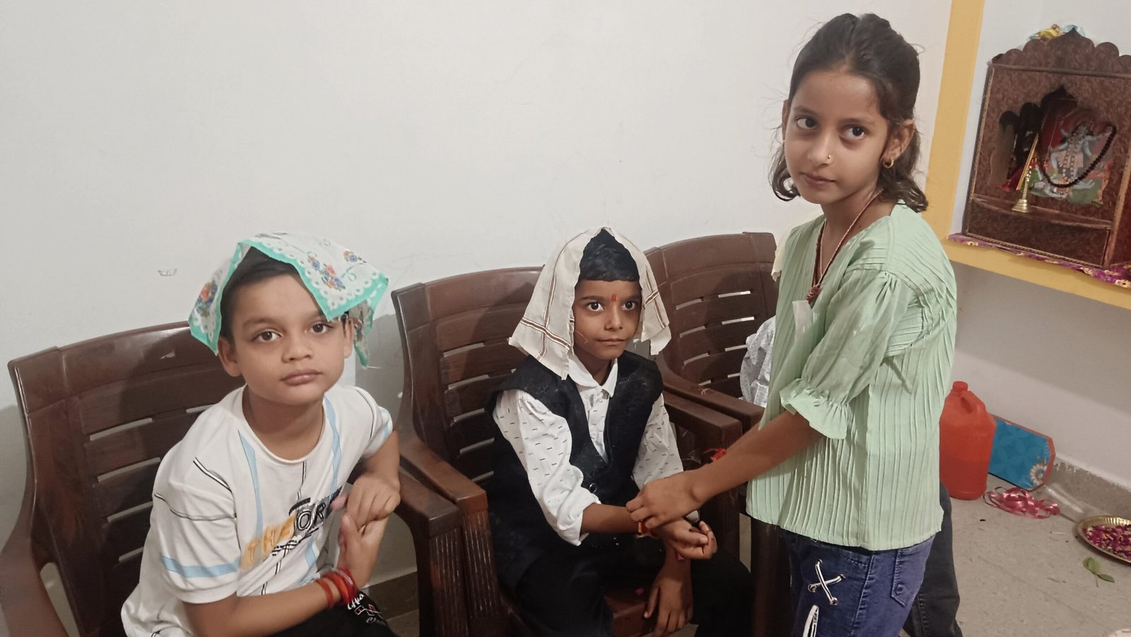 कौशाम्बी में रक्षाबंधन की जबरदस्त रौनक, भाई-बहन के रिश्ते में घुली मिठास