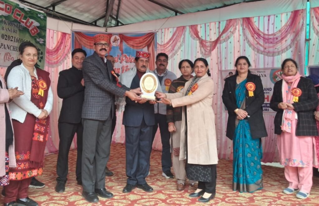 मुख्य अतिथि ने बच्चों को समय के सदुपयोग का महत्व समझाया,ओर बताया कि  शिक्षा ही समृद्ध ओर उन्नत जीवन की सीढ़ी है।इसे एक दम से छलांग लगाकर पार नहीं किया जा सकता धीरे धीरे एक एक सीढ़ी चढ़कर ही कामयाबी पाई जा सकती है।