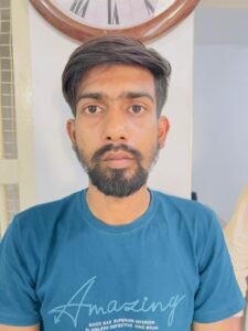 11:25 5G 58% d879a3bd-eb2b-4e5f-8323-8... PAROLE-FURLOUGH SQUAD GUJARAT POLICK VADODARA RURAL VADODARA GUJARAT POLICE “ ઓપરેશન પરાક્રમ " ता.११/०४/२०२७ પાદરા પો.સ્ટે.ના અપહરણના ગુનાના કામે છેલ્લા એક વર્ષથી નાસતા-ફરતા વોન્ટેડ આરોપી તથા ભોગ બનનારને અમદાવાદ ખાતેથી શોધી કાઢતી વડોદરા ગ્રામ્ય જિલ્લા પેરોલ-ફર્લો સ્કવોર્ડ પોલીસ મહાનિદેશક અને મુખ્ય પોલીસ અધિકારીશ્રી ગુ.રા.ગાંધીનગર નાઓ દ્વારા નાસતા- ફરતા આરોપીઓને ઝડપી પાડવા અર્થે તા.૦૭/૦૪/૨૦૨૬ થી તા.૨૧/૦૪/૨૦૨૬ સુધી સ્પેશ્યલ ડ્રાઇવનું આયોજન કરવામાં આવેલ છે. જે સંદર્ભે શ્રી સંદીપ સિંહ પોલીસ મહાનિરીક્ષકશ્રી, વડોદરા વિભાગ, વડોદરા નાઓએ ડ્રાઇવ દરમ્યાન જિલ્લામાં બનતા વિવિધ ગુન્હામાં સંડોવણી ધરાવતા નાસતા-ફરતા આરોપીઓને પકડી પાડવા તથા ચોરીના વણશોધાયેલ ગુન્હાઓ શોધી કાઢવા અને આવા ગુન્હાઓ બનતા અટકાવવા અને જિલ્લામાં દાખલ થયેલ સિરીયસ તથા મિલ્કત વિરૂધ્ધના તેમજ અપહરણના ગુન્હાના કામે નાસતા-ફરતા આરોપીઓને ઝડપી પાડવા જરૂરી સૂચના અને માર્ગદર્શન પુરૂ પાડેલ. તેમજ શ્રી સુશિલ અગ્રવાલ, પોલીસ અધિક્ષક, વડોદરા ગ્રામ્ય, વડોદરા નાઓ દ્વારા "ઓપરેશન પરાક્રમ" અંતર્ગત નાસતા-ફરતા આરોપી પકડવા અંગેની ડ્રાઇવ દરમ્યાન વિવિધ ગુનાઓના કામે નાસતા-ફરતા આરોપીઓ જેવા કે, મિલ્કતસબંધી, ચોરી, પ્રોહિબીશન, અપહરણ, લુંટ, ધાડ, છેતરપિંડી, વિશ્વાસઘાત, લેન્ડ ગ્રેબીંગ જેવા ગુનાઓમાં સંડોવાયેલ કુખ્યાત આરોપીઓ તથા અલગ-અલગ ગેરકાયદેસર પ્રવુતિ સાથે જોડાયેલ ગુનેગારોને શોધી કાઢી તેઓ સામે કડક કાર્યવાહી કરવા જણાવેલ તથા " ઓપરેશન મુસ્કાન * અંર્તગત ગુમ/અપહરણ થયેલ બાળકો, સ્ત્રી/પુરૂષો તેમજ કિશોર/ કિશોરીઓને શોધી કાઢવા અંગે તા.૦૫/૦૪/૨૦૨૬ થી તા.૧૧/૦૪/૨૦૨૬ દિન-૦૭સુધી ખાસ ડ્રાઇવનું આયોજન કરી જરૂરી માર્ગદર્શન પુરૂ પાડી કાર્યવાહી કરવા સારૂ સૂચના આપવામાં આવેલ હતી. પાદરા પોલીસ સ્ટેશન ગુ.ર.નં.એ-૧૧૧૯૭૦૩૪૨૫૦૦૧૨ BNS કલમ-૧૩૭(૨), ૮૭ મુજબનો ગુન્હો પાદરા પો.સ્ટે. ખાતે તા.૦૭/૦૧/૨૦૨૫ના રોજ નોંધાયેલ. જે ગુનાના કામે આ કામના ફરીયાદીશ્રી નાઓની સગીર વયની દિકરી ઉ.વ.૧૫ વર્ષ,૦૪ માસ નાનીને આ કામના આરોપી દેબાસીશ દિલીપભાઇ રોય હાલ રહે.મહુવડ, ક્રિષ્ના વજન કાંટા તા.પાદરા, મુળ રહે. છોટા લૌકુટી, બક્ષીરહટ, ભાનુકુમારી, કુચ બેહાર, પશ્ચિમ બંગાળ નાનો લલચાવી ફોસલાવી લગ્ન કરવાની લાલચ આપી ફરીયાદીના કાયદેસરના વાલીપણામાંથી અપહરણ કરી લઇ ગયેલ અને સતત સ્થળાંતર કરી રહેતો હતો અને પોલીસ ધરપકડથી નાસતો ફરતો હતો. જે સંદર્ભે શ્રી એસ.જે. જત, પોલીસ સબ ઇન્સ્પેકટર, પેરોલ-ફર્લો સ્કવોર્ડ, વડોદરા ગ્રામ્ય નાઓએ ડ્રાઇવ દરમ્યાન સ્ટાફના માણસોને વિવિધ ગુનાના કામે નાસતા-ફરતા આરોપીઓ તથા અપહરણના ગુનાના કામે ભોગ બનનાર કિશોરીઓને શોધી કાઢી પરીણામલક્ષી કામગીરી કરવા સુચના આપેલ. જે દરમ્યાન ટીમના (૧) અ.મ.સ.ઇ. પ્રવિણ વસંતરાવ તથા (૨) આ.પો.કો. તુષારભાઇ અરવિંદભાઇ નાઓએ સદર આરોપી તથા ભોગબનનારની તપાસ કરતા આરોપી અમદાવાદ ખાતે હોવાની સચોટ બાતમી મળેલ જે બાતમીની ખરાઇ કરી શ્રી એસ.જે.જત પો.સ.ઇ. નાઓ એક ટીમ સાથે તાત્કાલિક અમદાવાદ ખાતે વોચ તપાસ ગયેલ જે દરમ્યાન ચોક્કસ બાતમી હકીકત તથા ટેકનીકલ સર્વેલન્સ આધારે મોજે. બ્લોક-A3, સર્વે નં.૩૯૬-૪ નોવા કમ્પાઉન્ડ, મોરૈયા ગામ, સરખેજ - બાવળા હાઈવે, અમદાવાદ ખાતેથી આરોપી તથા ભોગ બનનાર કિશોરીને શોધી કાઢી હસ્તગત કરેલ અને આગળની જરૂરી કાર્યવાહી સારૂ પાદરા પો.સ્ટે.માં સોંપવામાં આવેલ.