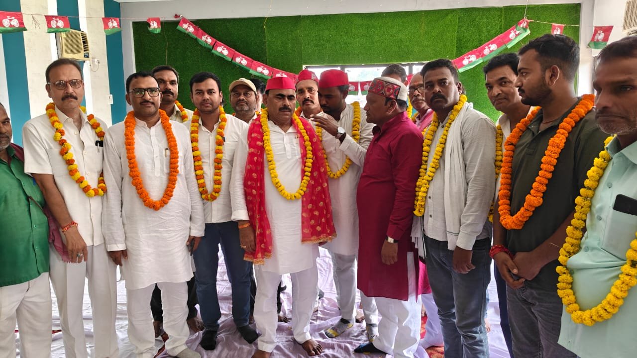 पीडीए जन संवाद में शिक्षक व स्नातक एमएलसी चुनाव पर जोर देवी प्रसाद चौधरी सपा नेता
