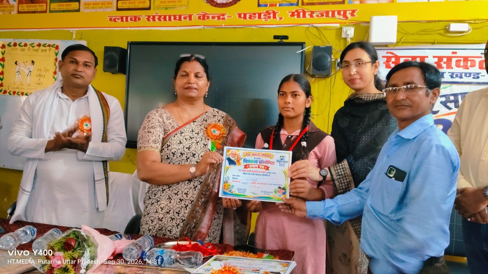 चित्रकला में बच्चों ने दिखाई विकसित भारत की तस्वीर।
