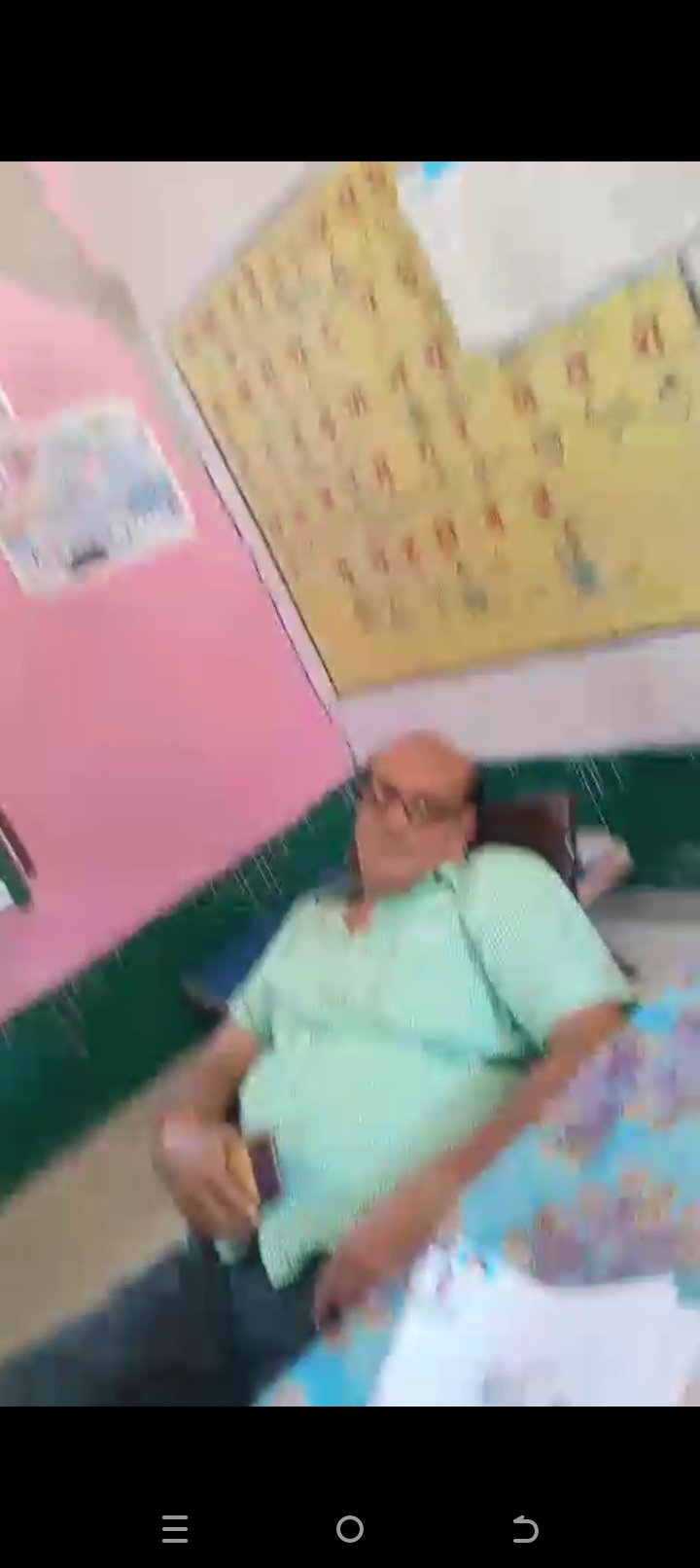 स्कूल बना आराम घर