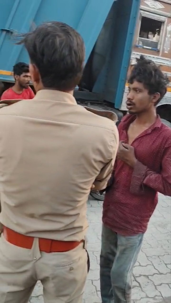 हमीरपुर :सरिया चोरी के शक में युवक पकड़ा, ट्रक चालकों ने की पिटाई
