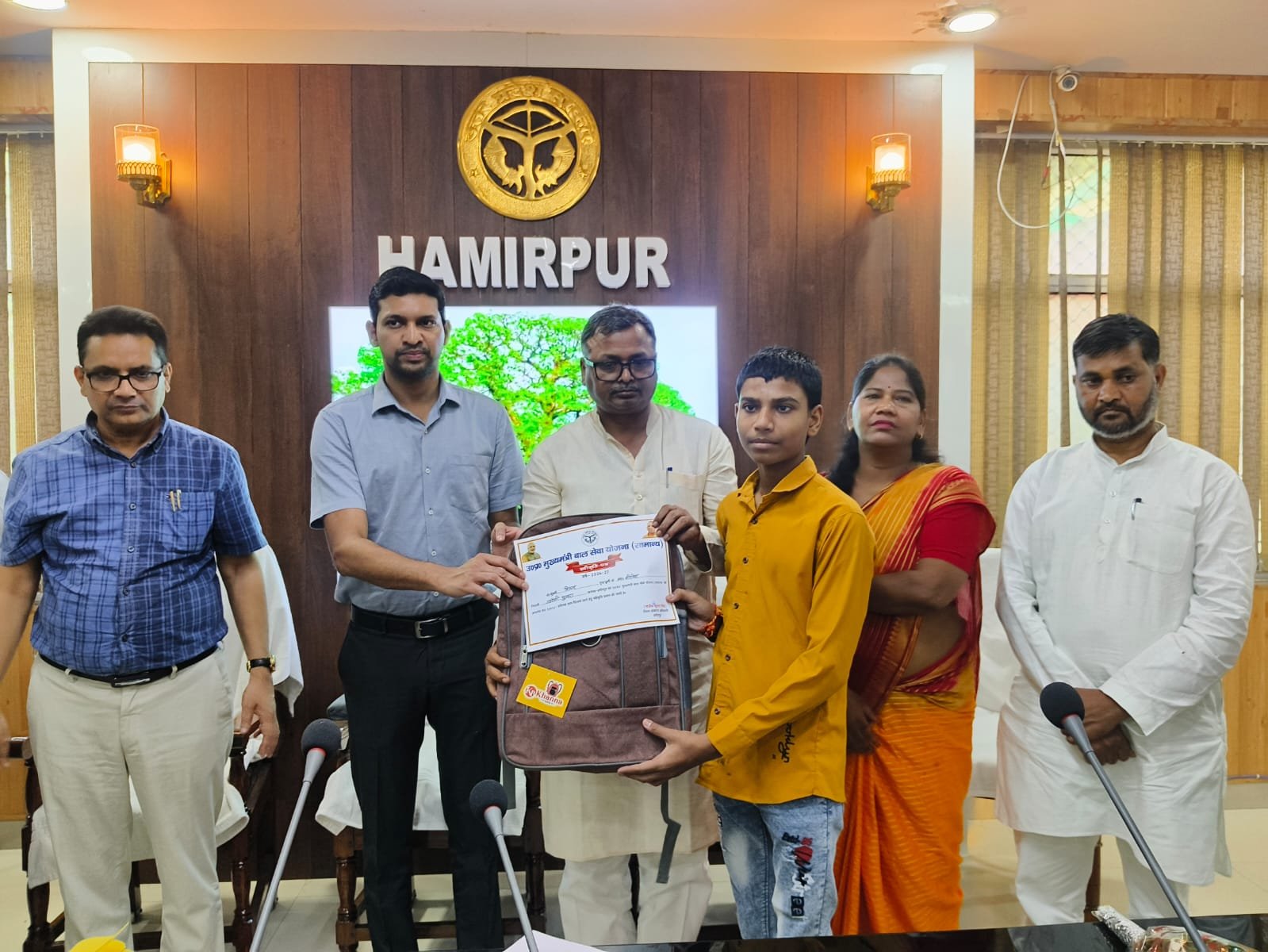 हमीरपुर :आंगनबाड़ी कार्यकत्रियों, सहायिकाओं एवं विभिन्न योजनाओं के लाभार्थियों का सम्मान समारोह आयोजित