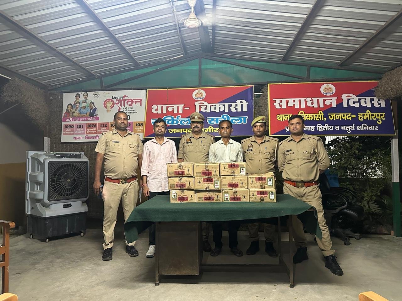 हमीरपुर :11 पेटी अवैध देशी शराब के साथ आरोपी गिरफ्तार