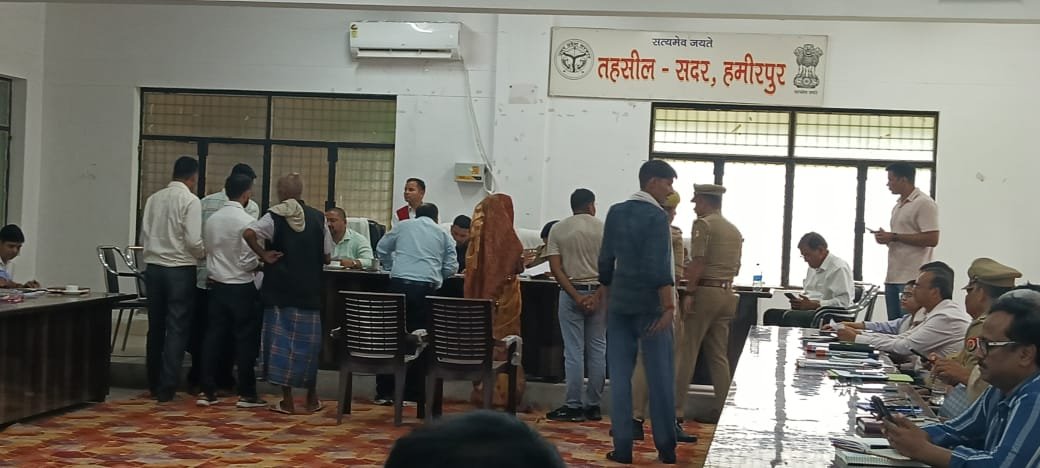 हमीरपुर :जनपद की सभी तहसीलों में आयोजित हुआ संपूर्ण समाधान दिवस