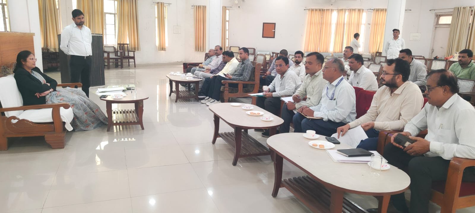 हमीरपुर :मेगा विधिक जागरूकता शिविर के सफल आयोजन को लेकर विभागीय समन्वय बैठक आयोजित
