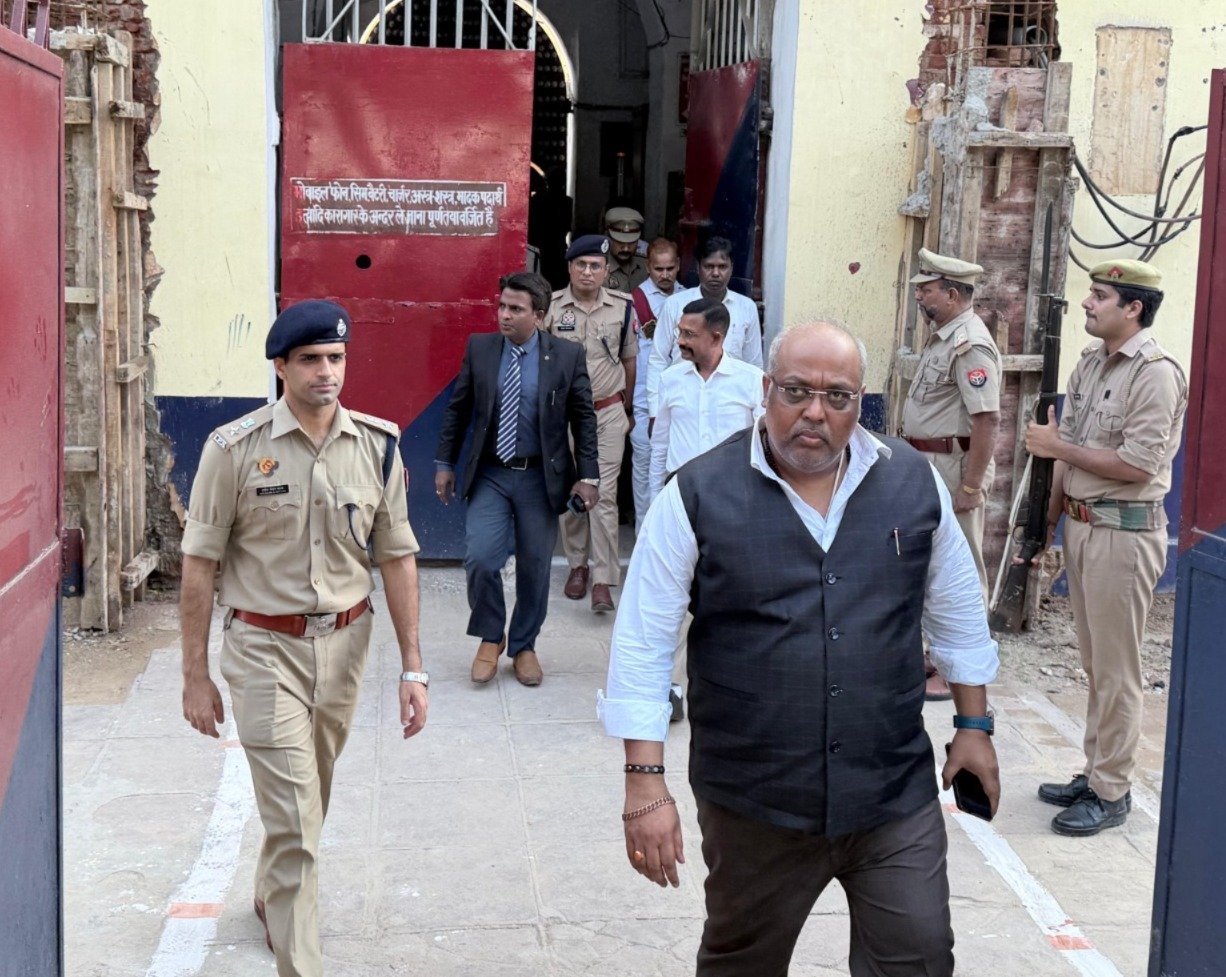 हमीरपुर :जिला न्यायाधीश, डीएम व एसपी ने किया जिला कारागार का त्रैमासिक निरीक्षण