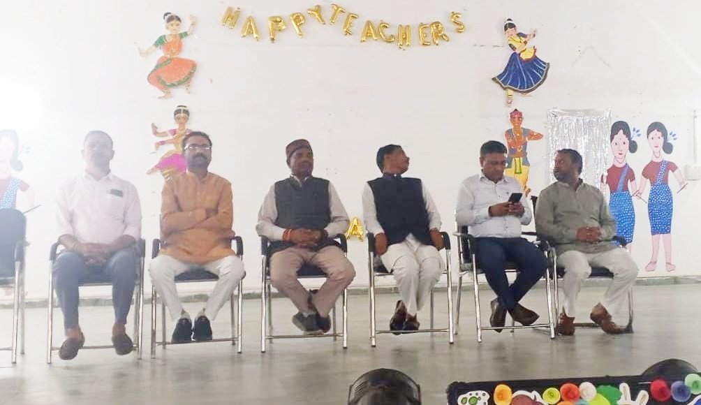 सेवा संकल्प अभियान के अंतर्गत एकलव्य विद्यालय में विद्यार्थियों से भाजपा पदाधिकारियों ने किया संवाद