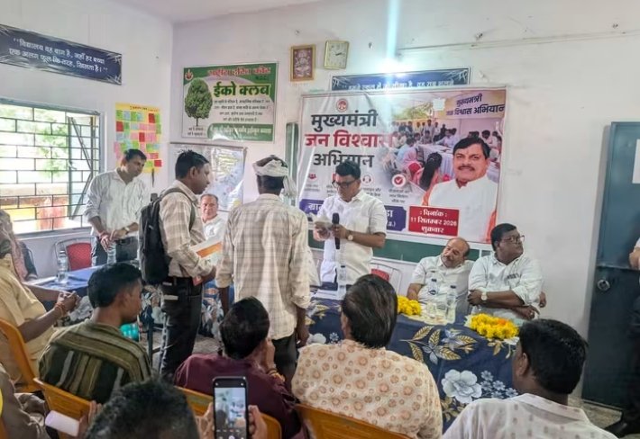 जन विश्वास अभियान शिविर में मंत्री नागर सिंह चौहान ने सुनी ग्रामीणों की समस्याएं
