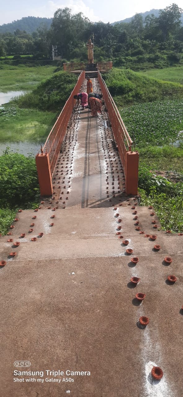 चंद्रशेखर आजाद नगर के शिव मंदिर तालाब की तस्वीर नेताओं ,प्रशासन की सेवा ओर संकल्प की कहानी बयां करता है
