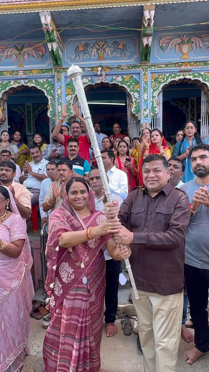 सेना महेश पटेल ने महिलाओं व श्रद्धालुओं के साथ किया गरबा DEEPAK SHARMA CORRESPONDENT