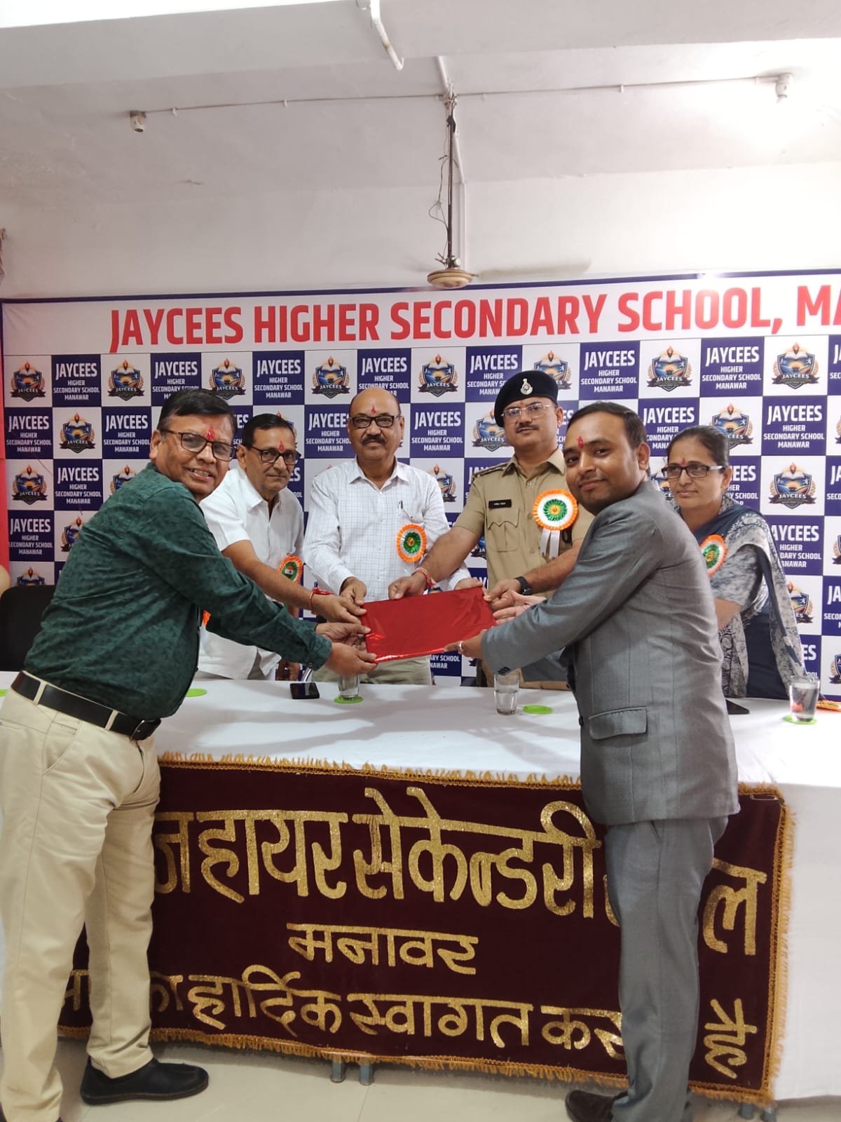 शिक्षक दिवस पर साइबर क्राइम जागरूकता कार्यक्रम, मनावर टीआई ने विद्यार्थियों को किया सचेत