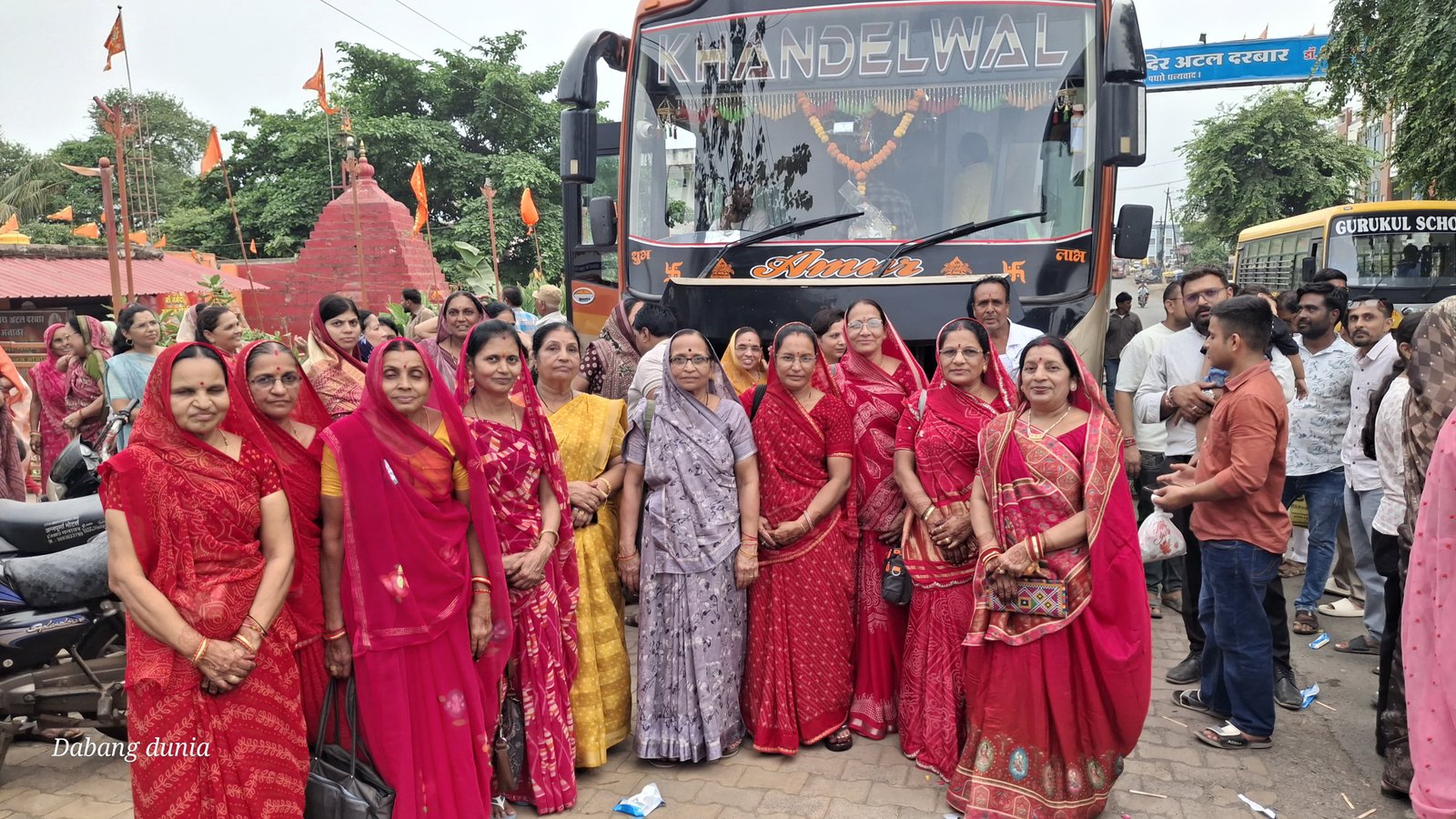 बंकनाथ से बद्रीनाथ-केदारनाथ तीर्थयात्रियों का जत्था रवाना