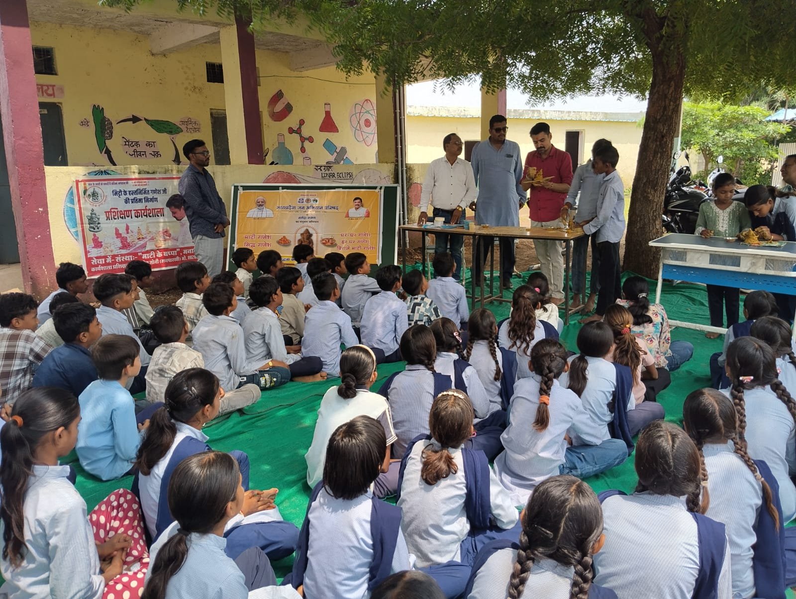 मनावर में जन अभियान परिषद ने किया ‘मिट्टी गणेश–सिद्ध गणेश’ अभियान का श्रीगणेश