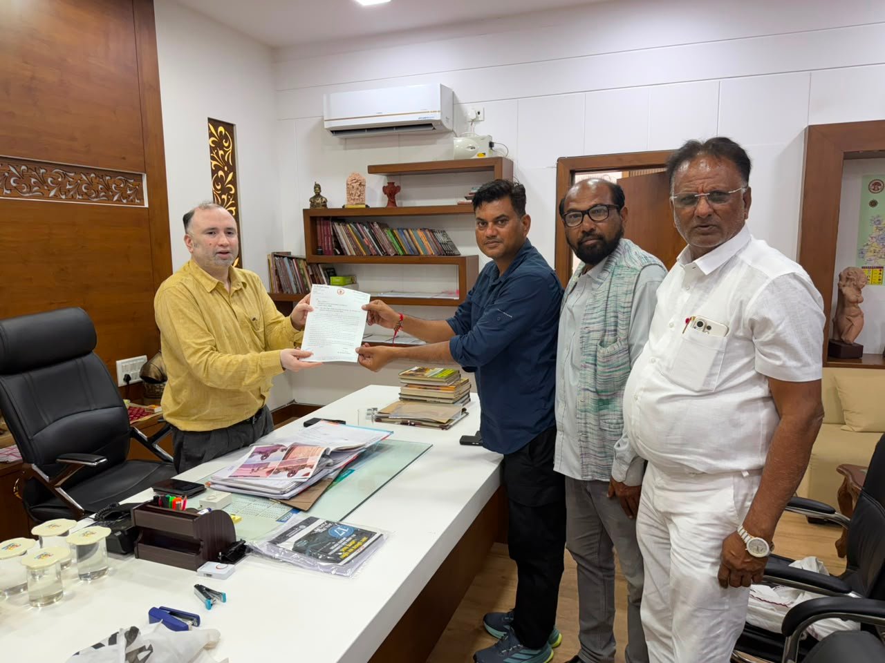 देवरा के प्राचीन शिव मंदिर के जीर्णोद्धार की राह खुली