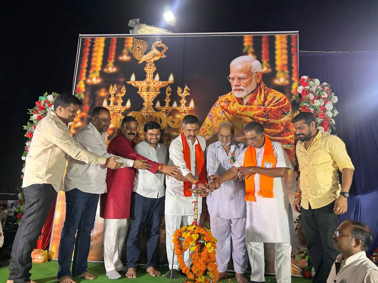 श्यामा प्रसाद मुखर्जी बस स्टैंड पर रोशन हुए ‘आशीर्वाद के दीये’
