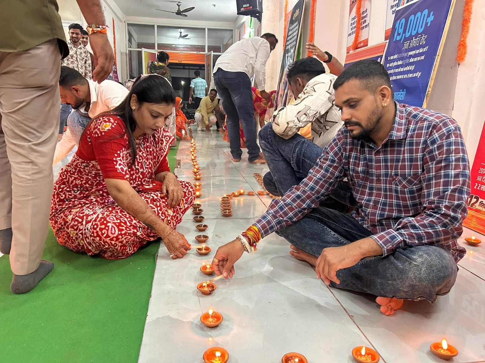 जिला भाजपा कार्यालय में जले आशीर्वाद के दीप