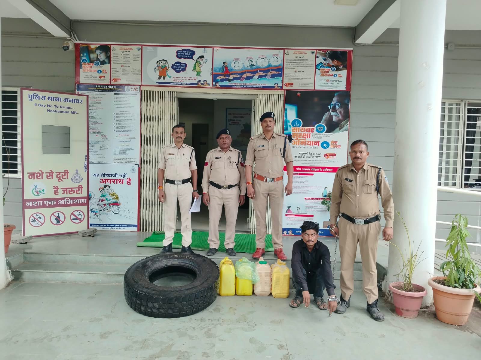 गोदाम का ताला तोड़कर टायर और आईसर से 97 लीटर डीजल चोरी