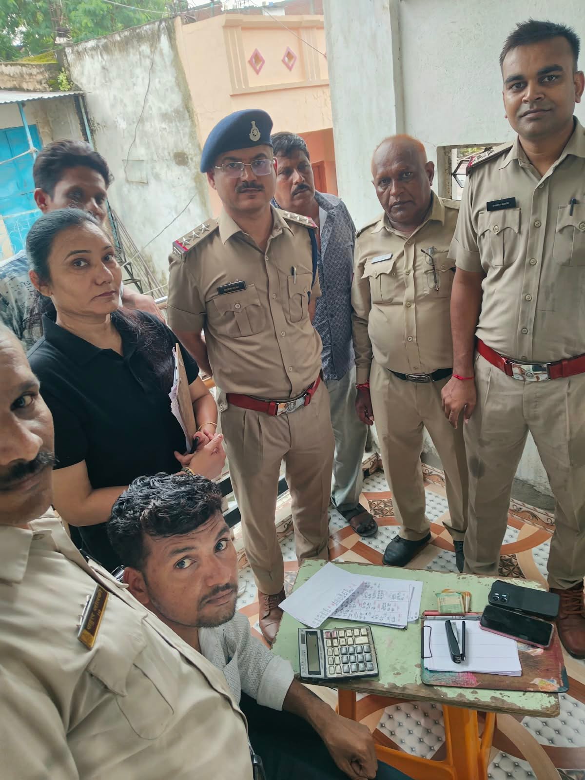 तिलक मार्ग पर सट्टे के अड्डे पर मनावर पुलिस की दबिश
