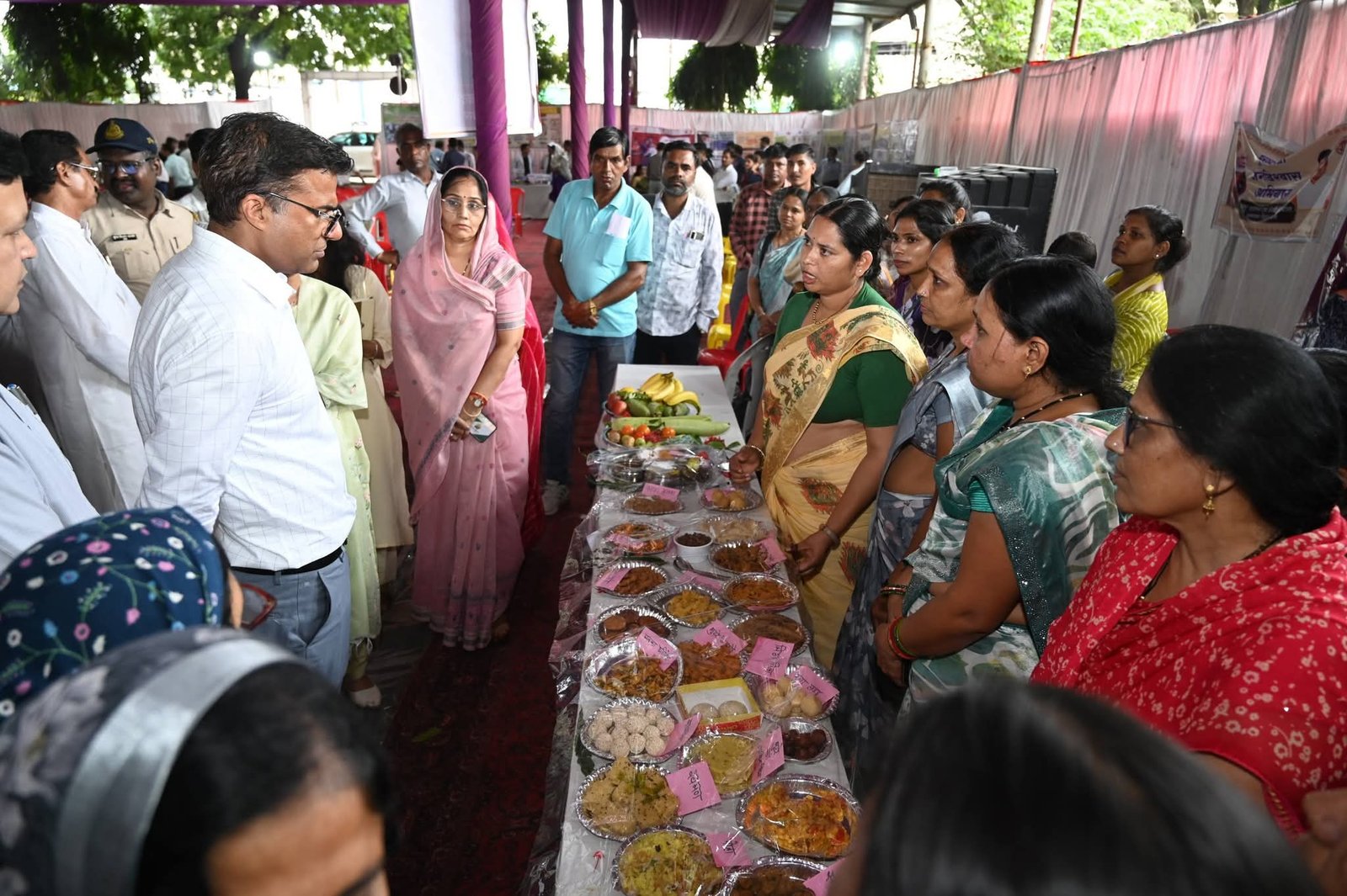 जन विश्वास अभियान के अंतर्गत बदनावर में जिला स्तरीय जनसंवाद एवं उद्यमी संवाद कार्यक्रम का आयोजन