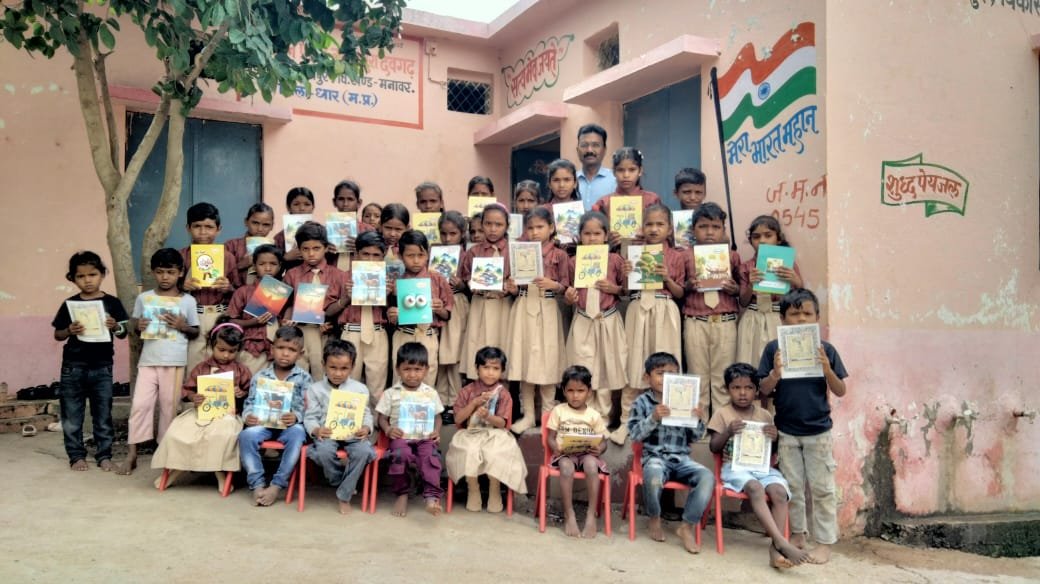 गणेशोत्सव के अवसर पर शैक्षणिक सामग्री भेंट, विद्यार्थियों को मिला प्रोत्साहन…