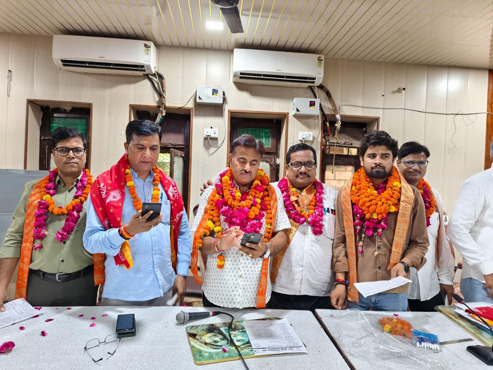 खबर जनपद औरैया से लेखपाल संघ की जिला अध्यक्ष बने पतंजलि दुबे लेखपालों में खुशी की लहर पत्रकार संजू तिवारी की खास रिपोर्ट जनपद औरैया से