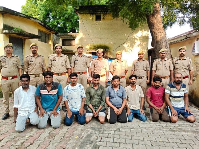 जौनपुर: उपद्रव और सरकारी कार्य में बाधा डालने वाले 8 शातिर गिरफ्तार