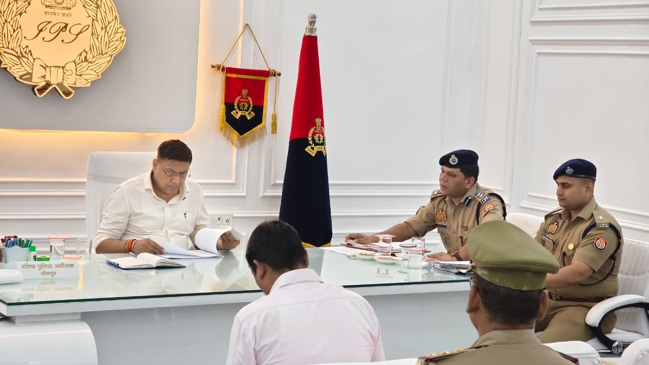 ADG नवीन अरोरा ने जौनपुर में की जनसुनवाई, पुलिस कार्यालय का निरीक्षण कर दिए कड़े निर्देश