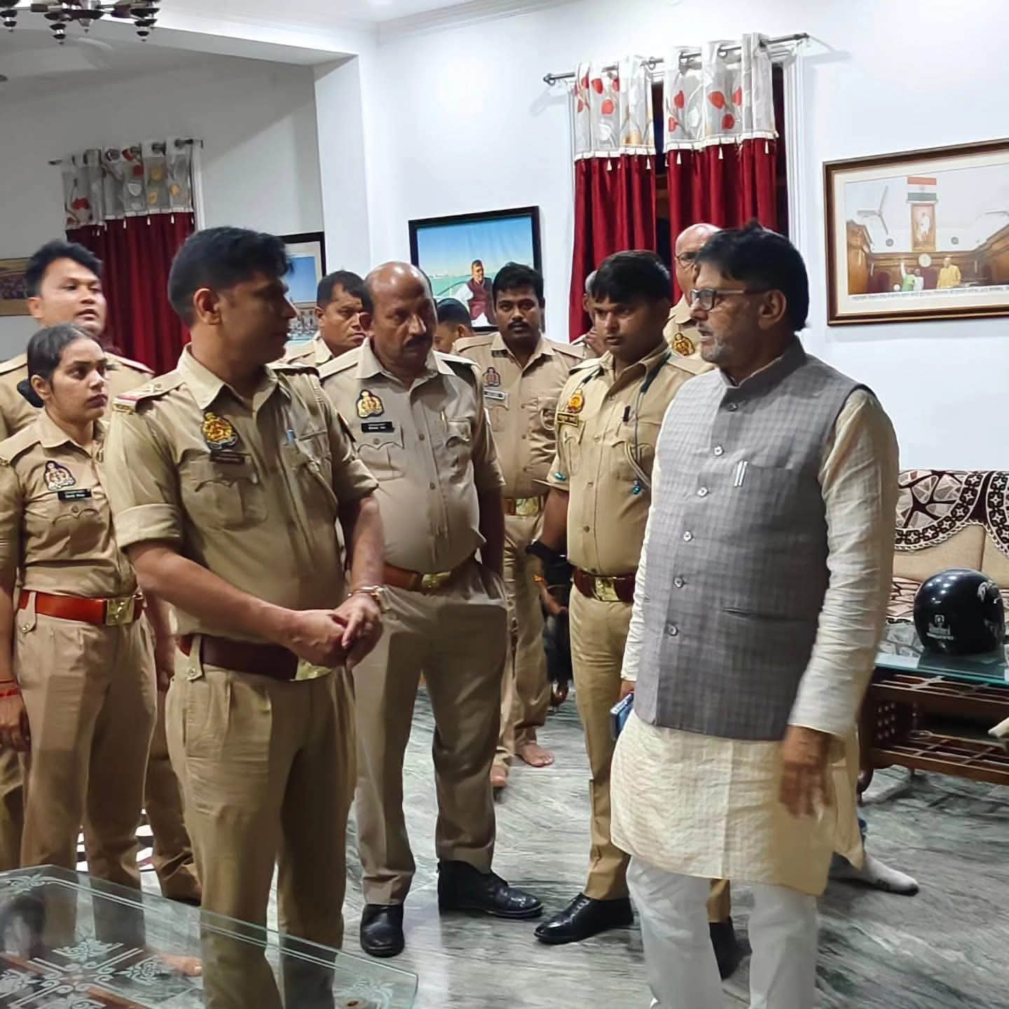 प्रतापगढ़ में दलित युवक अर्जुन गौतम की पुलिस कस्टडी में मौत: पीड़ित परिवार से मिलने जा रहे विधायक तूफानी सरोज हाउस अरेस्ट, बोले— ‘सपा के नेतृत्व से हमेशा डरती है यह सरकार’