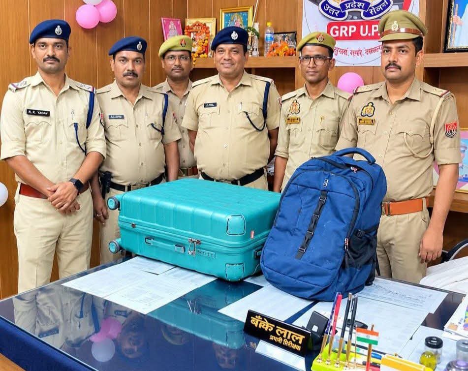 बस्ती रेलवे स्टेशन पर ट्रेन की जनरल बोगी से 33 बोतल अवैध अंग्रेजी शराब बरामद, कीमत ₹34,440…बस्ती।