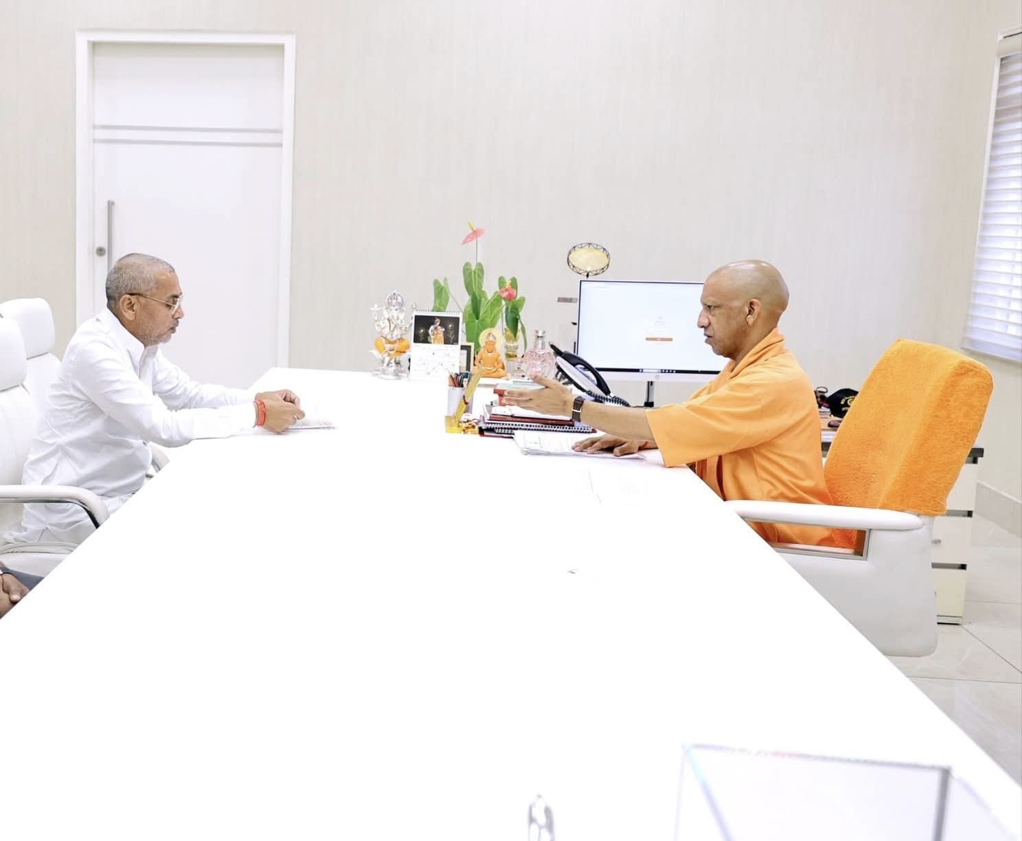 विधानसभा 315 पूर्व विधायक बजरंग बहादुर सिंह माननीय मुख्यमंत्री जी से खास मुलाकात