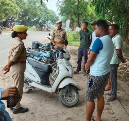 गुड मॉर्निंग देवरिया के तहत महिलाओं को पुलिस ने दिया सुरक्षा का भरोसा।
