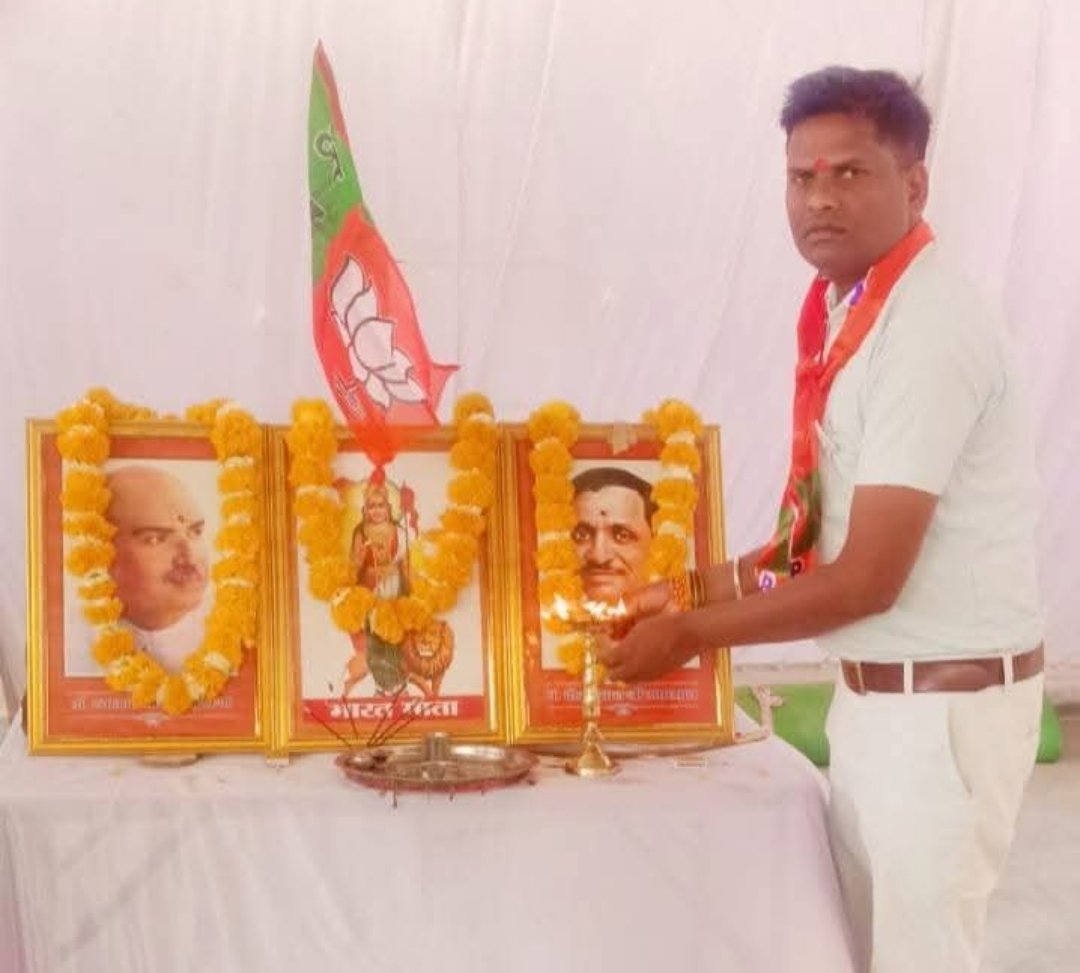 *आंचलखेड़ा में अनुसूचित जाति मोर्चा के जिला अध्यक्ष दिनेश चौधरी के नेतृत्व में मनाई गई पंडित दीनदयाल उपाध्याय की जयंती*