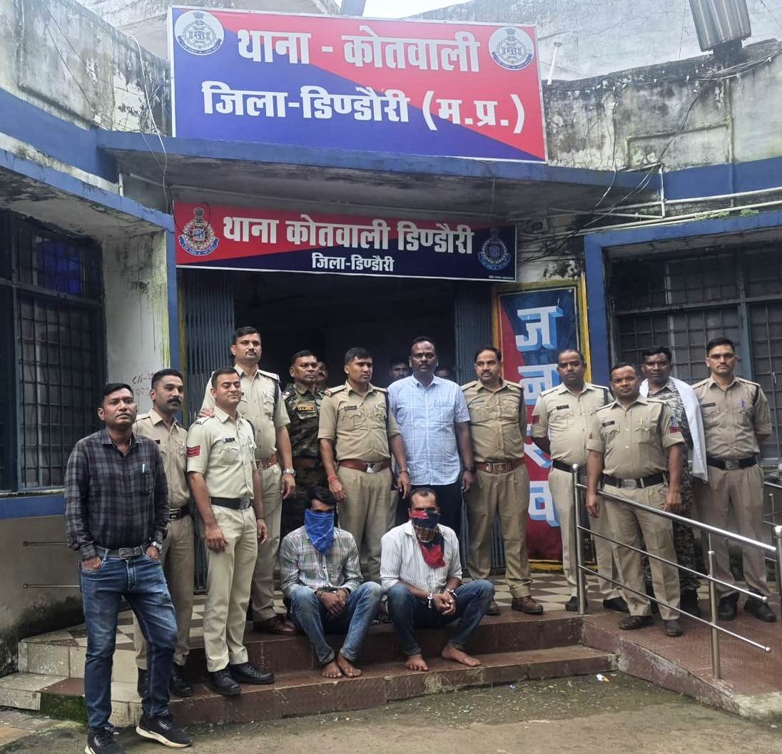 चोरी के राज से वारंट का कनेक्शन, दो आरोपी गिरफतार 1.66 लाख का माल हुआ बरामद