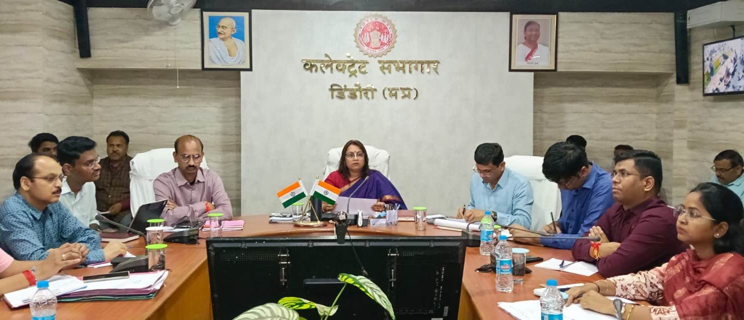 सभी अधिकारी फील्ड में निकलें, कार्यालय में बैठने से कार्य नहीं होगाः कलेक्टर