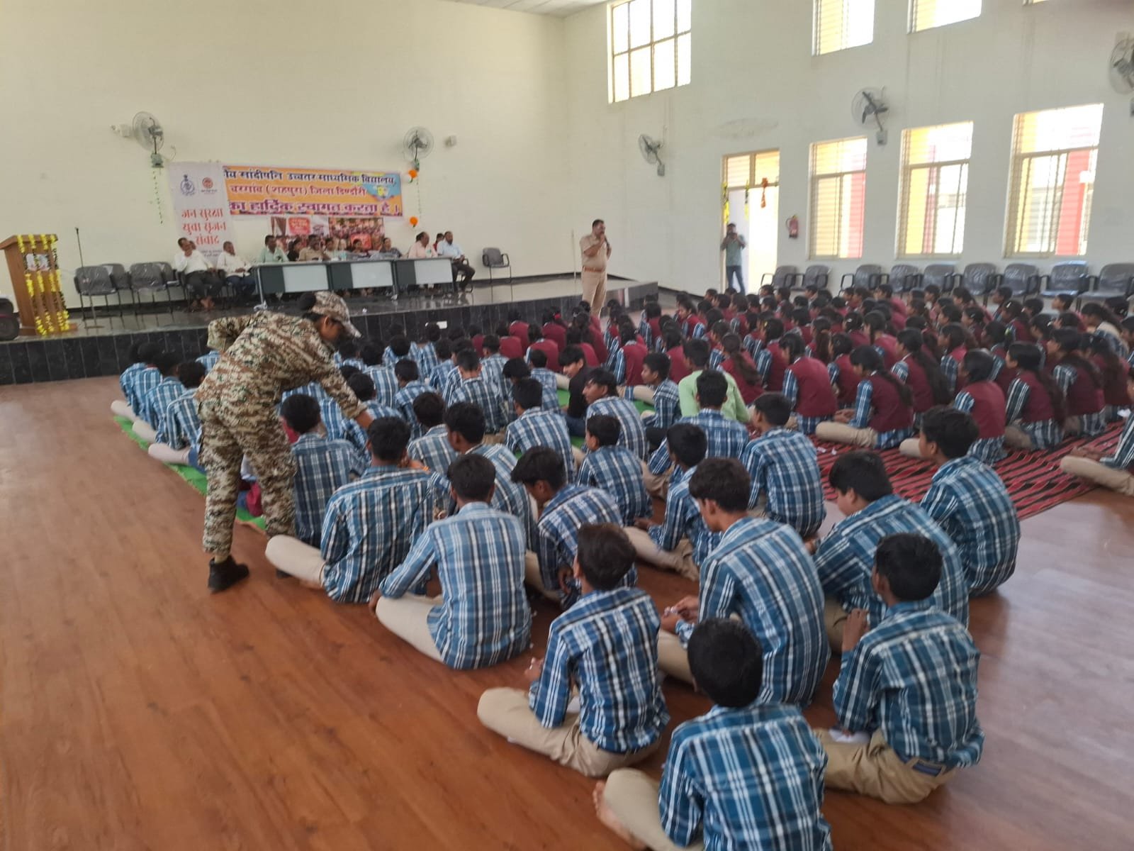 युवा सृजन संवाद कार्यक्रम के तहत विद्यार्थियों को पुलिस कार्यप्रणाली एवं कानूनों की दी गई जानकारी*
