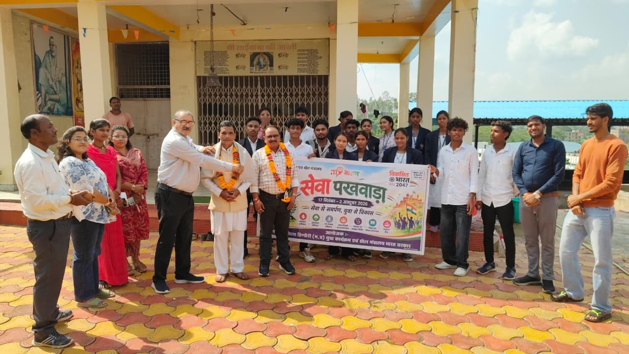 सेवा, स्वच्छता पखवाड़ा के तहत शारदा टेकरी में चला व्यापक स्वच्छता अभियान ,श्रमदान कर दिया स्वच्छता एवं जनजागरूकता का संदेश