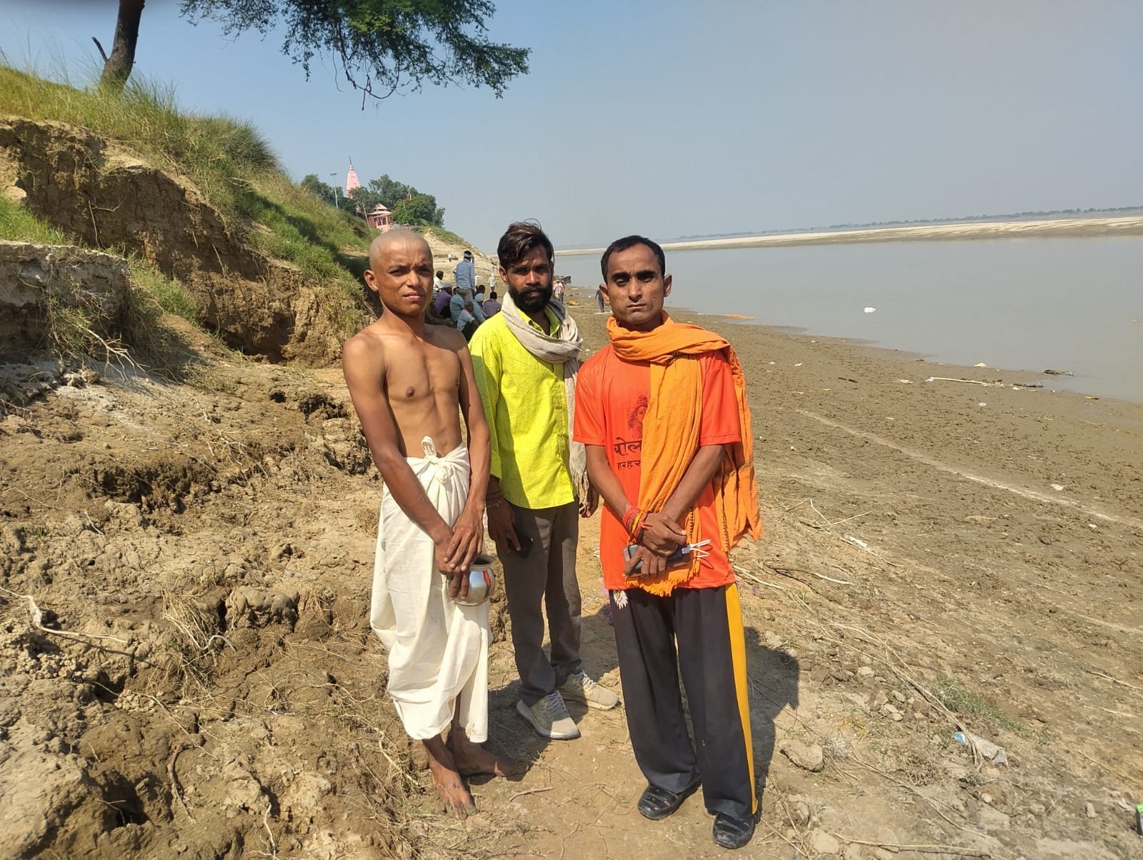 *पत्रकार प्रेम गुप्ता के छोटे भाई गोरखनाथ गुप्ता के निधन से मीरजापुर में शोक की लहर* *मां चंडिका धाम के श्मशान घाट पर उमड़ा पत्रकारों और शुभचिंतकों का स्नेह, नम आंखों से दी गई भाव