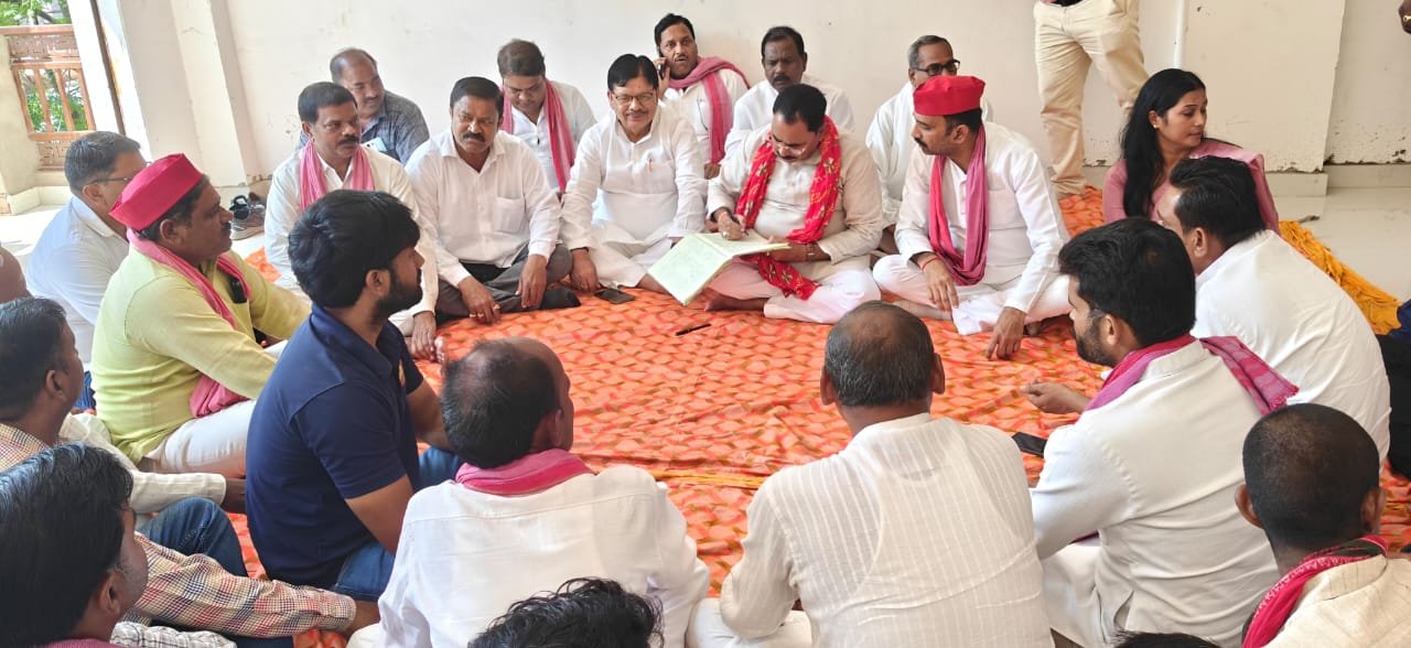 जोन, सेक्टर प्रभारियों संग सपा ने की बैठक अशोक यादव बोले- भाजपा कार्यकर्ता की तरह काम कर रहा है चुनाव आयोग कार्यवाह जिलाध्यक्ष अशोक यादव*