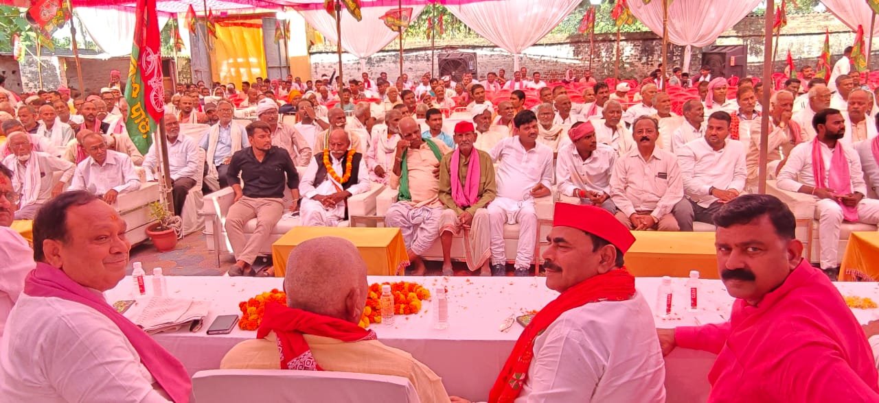 396 नगर बिधानसभा में संविधान आरक्षण बचाओ पीडीए जन पंचायत सम्मेलन समारोह सम्पन्न हुआ। पूर्व मंत्री कैलाश चौरसिया*