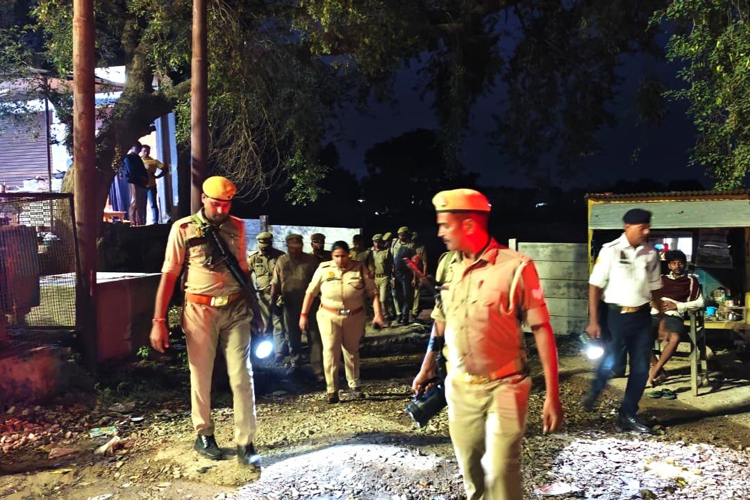 शारदीय नवरात्र मेला को लेकर एसपी ने पार्किंग व विश्राम स्थलों का किया निरीक्षण* *श्रद्धालुओं की सुरक्षा, यातायात व्यवस्था और सुगम दर्शन-पूजन को लेकर दिए आवश्यक दिशा-निर्देश