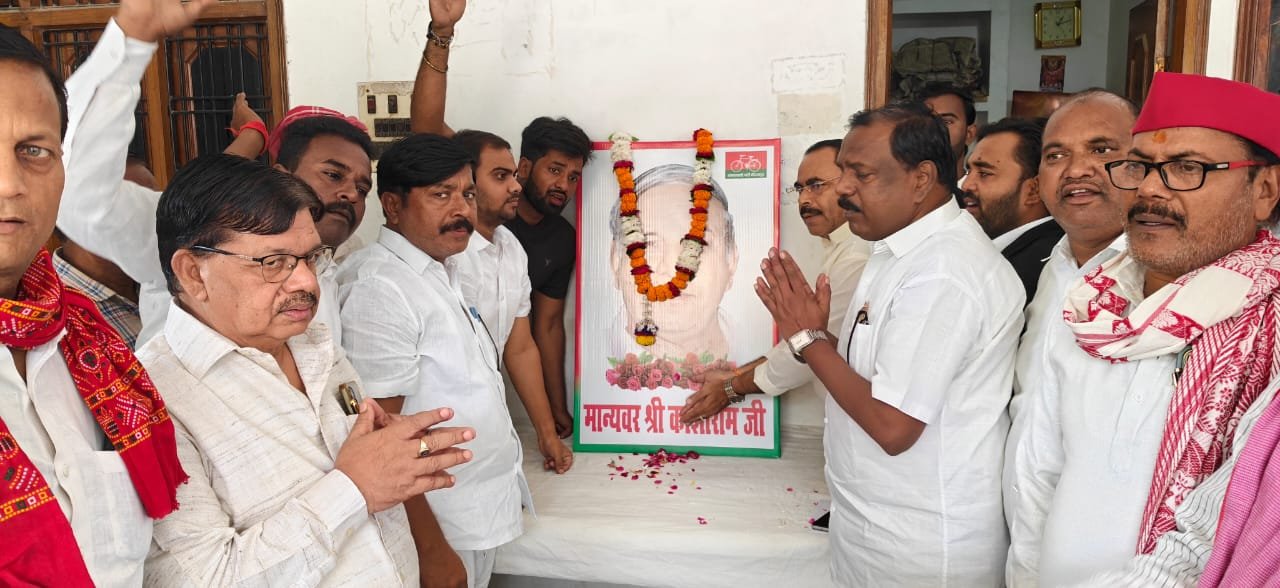 सपा ने मनाई मान्यवर कांशीराम की पुण्यतिथि* *निःस्वार्थ राजनीति का पर्याय थे कांशीराम जी*