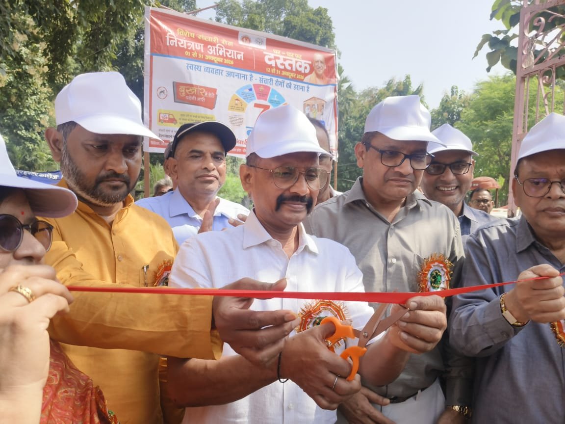 हमीरपुर :संचारी रोग नियंत्रण अभियान का शुभारंभ, जागरूकता रैली को डीएम ने दिखाई हरी झंडी