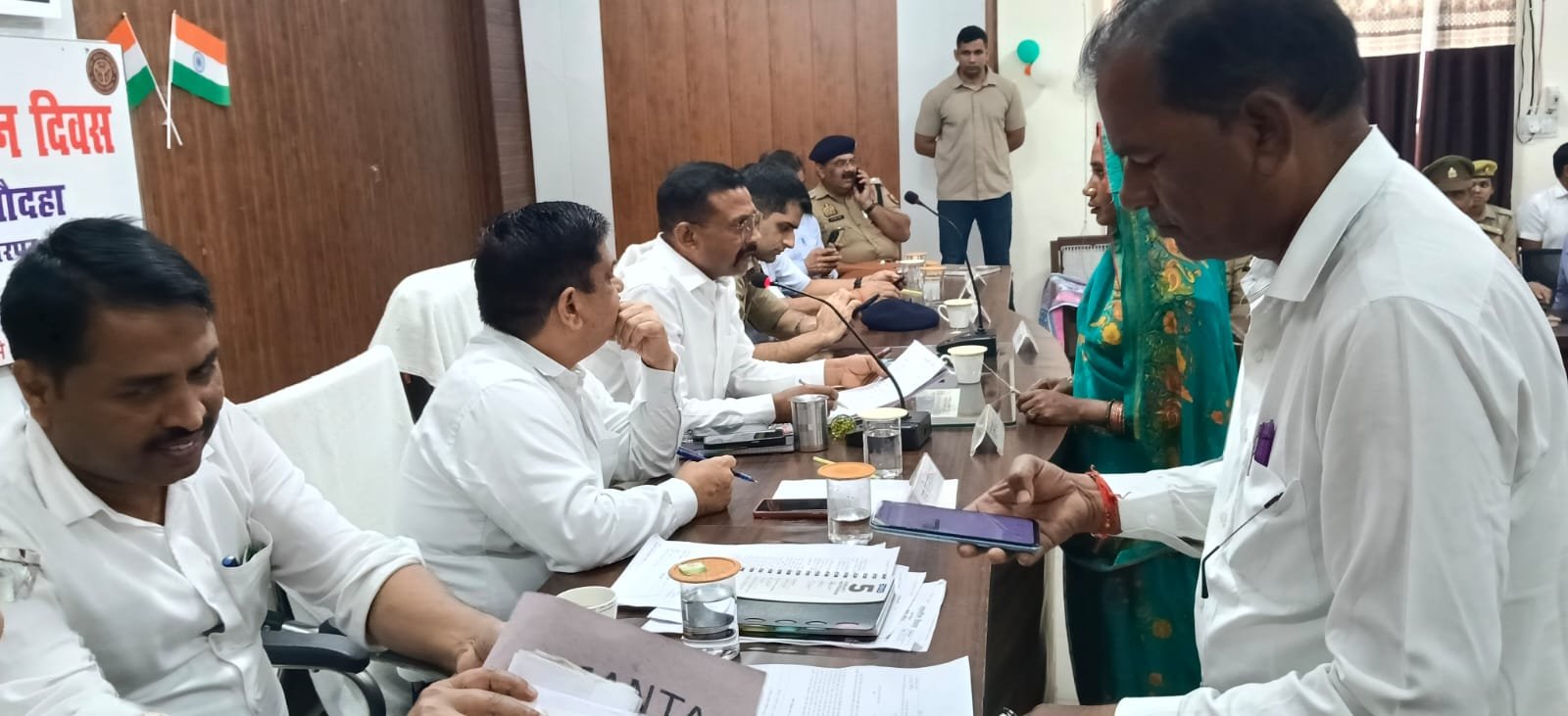 हमीरपुर :तहसील मौदहा में जिलाधिकारी एवं पुलिस अधीक्षक की अध्यक्षता में संपूर्ण समाधान दिवस आयोजित, कुल 243 शिकायतें प्राप्त, 30 शिकायतों का मौके पर निस्तारण; जनसमस्याओं के गुणवत्ता