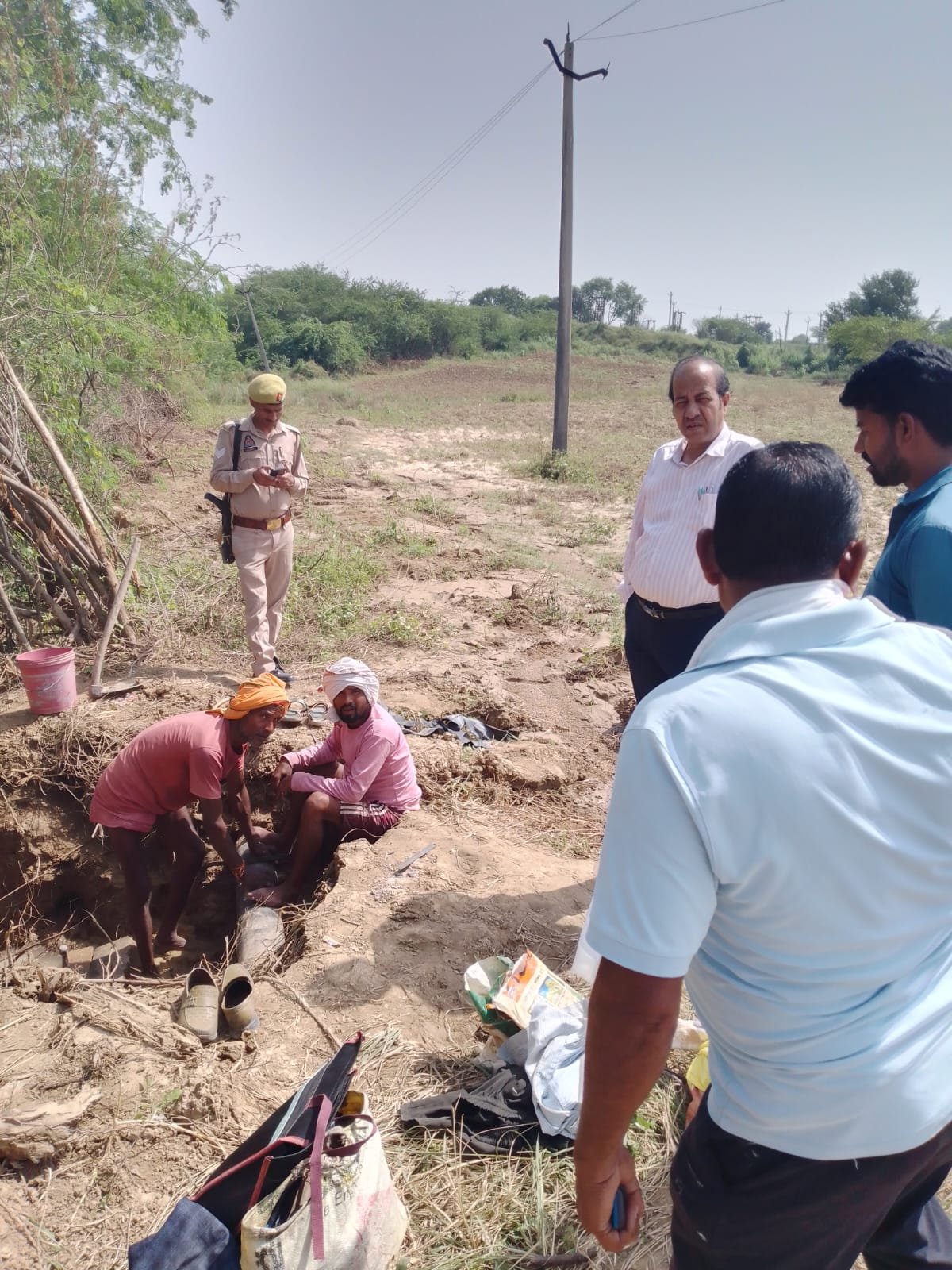 हमीरपुर :जल जीवन मिशन की पाइपलाइन क्षतिग्रस्त मिलने पर एफआईआर के निर्देश, सरकारी जमीन पर कब्जे को लेकर एडीएम सख्त