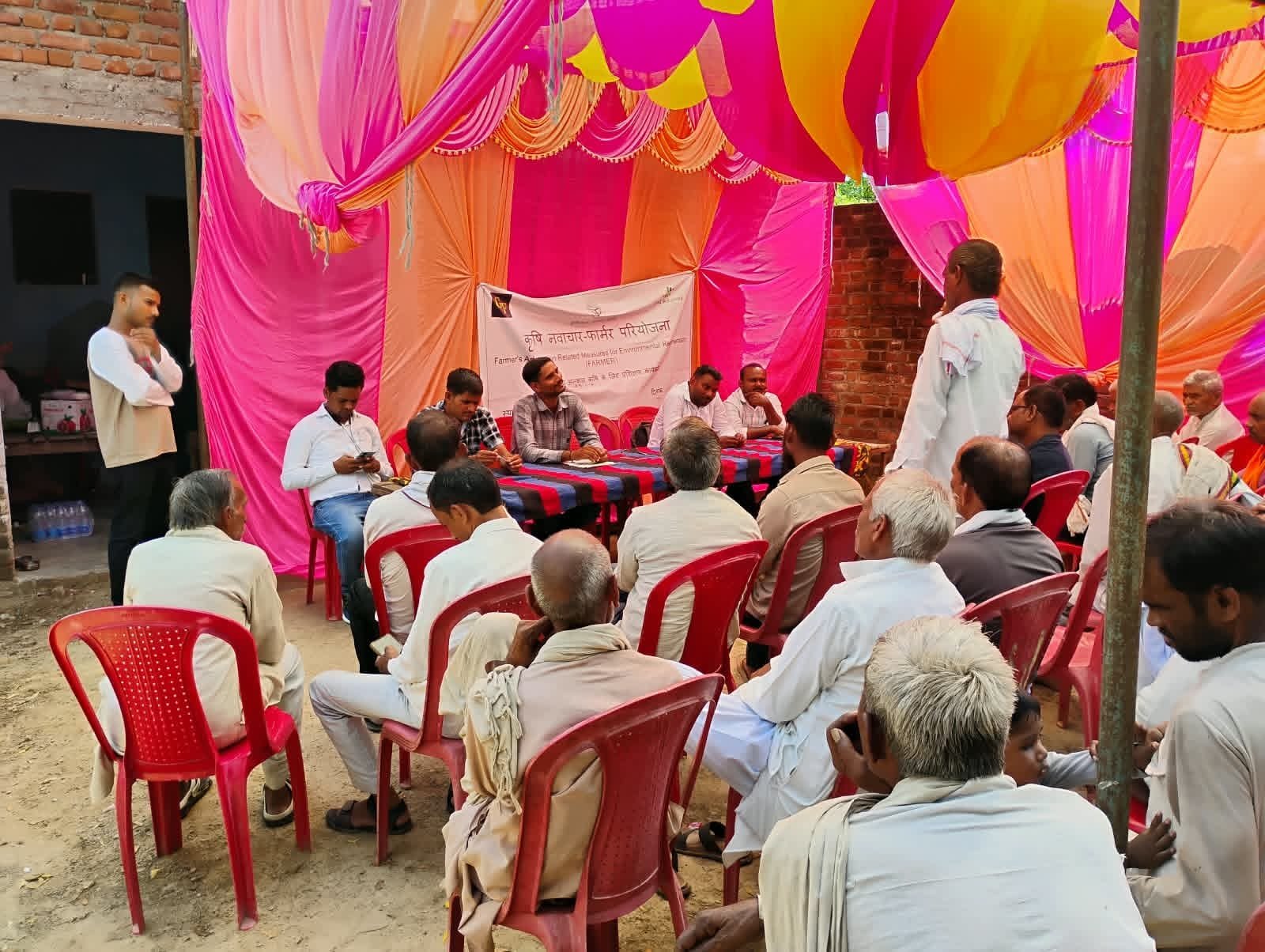 हमीरपुर :रिगवारा खुर्द में फार्मर फील्ड-डे, किसानों को जलवायु अनुकूल खेती की दी जानकारी