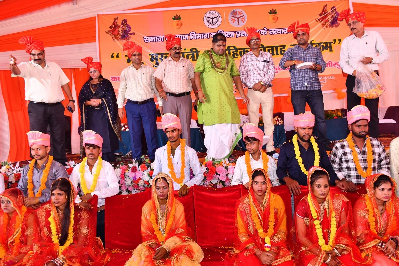 हमीरपुर :राजकीय डिग्री कॉलेज, कुछेछा में आयोजित समारोह में 345 हिंदू एवं 7 मुस्लिम जोड़ों ने थामा एक-दूजे का हाथ